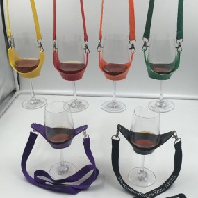 Gepersonaliseerde PVC-wijnglashouders met lanyard | Ide...